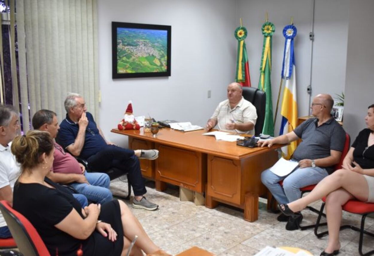 MAIS UMA EMPRESA ASSINA CONTRATO DE CESSÃO DE USO PARA SE INSTALAR EM CATUÍPE