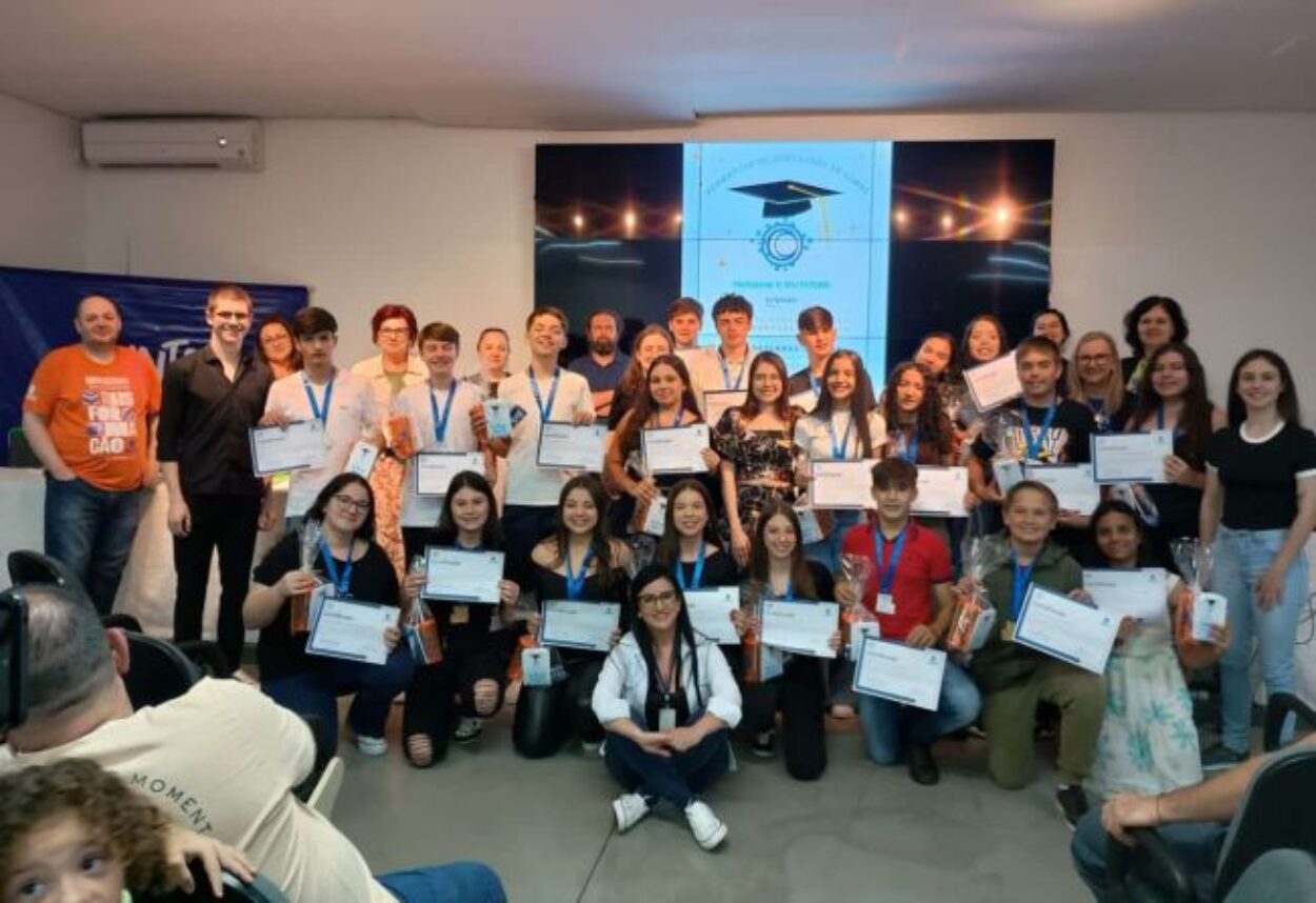 Programa Seu Futuro forma alunos de cinco escolas do município