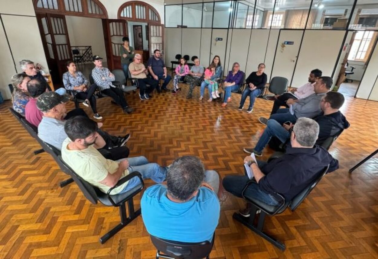 Reunião aborda esgotamento sanitário no bairro Herval
