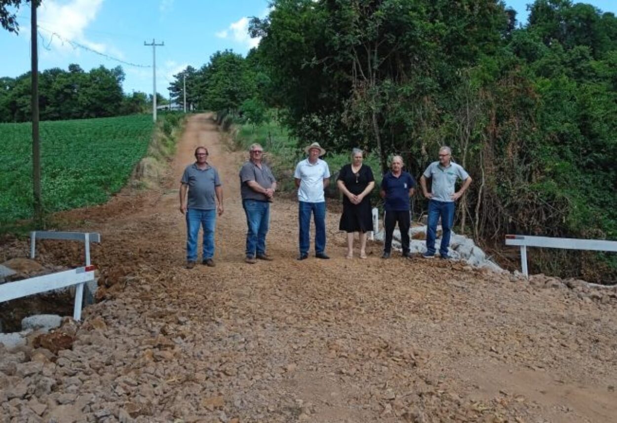 Trânsito é liberado após reforma de pontes Trânsito é liberado após reforma de pontes