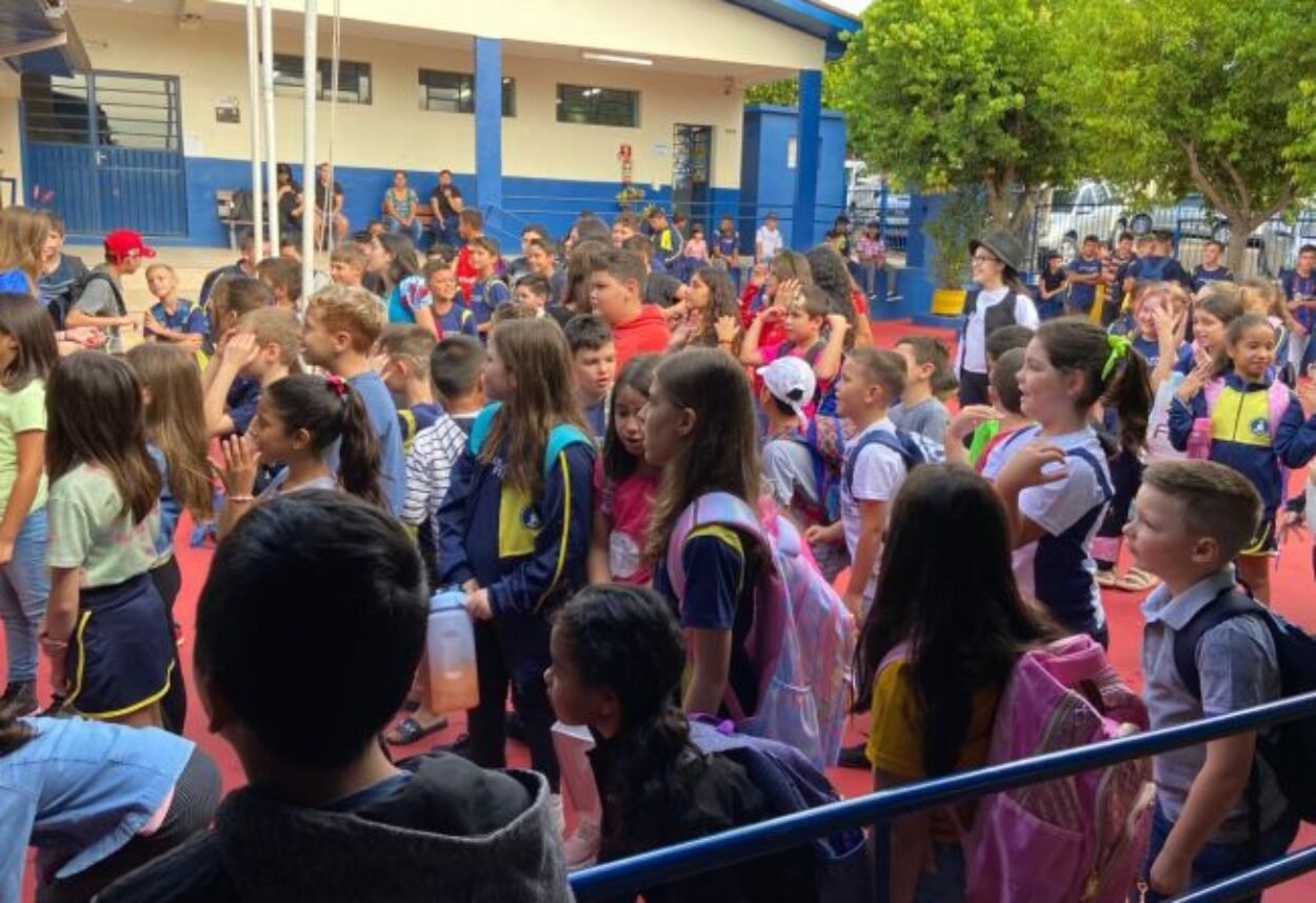 Aulas na Rede Municipal de Ensino iniciam no dia 19 de fevereiro Aulas na Rede Municipal de Ensino iniciam no dia 19 de fevereiro