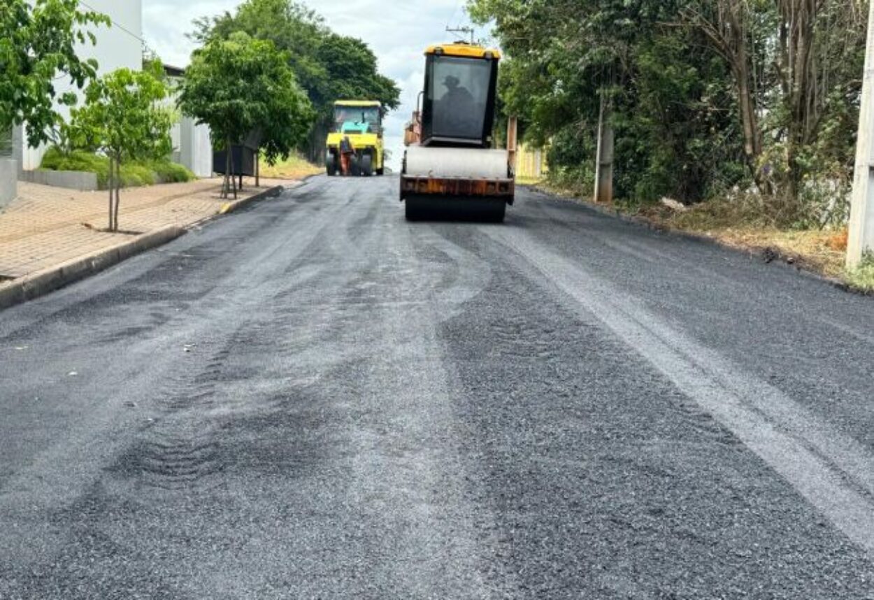 Rua Pedro Thorstemberg recebe obra de asfalto Rua Pedro Thorstemberg recebe obra de asfalto