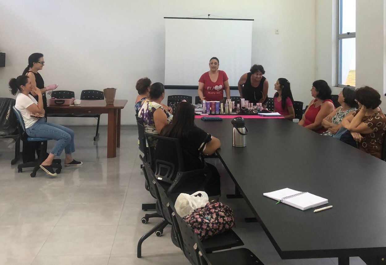 Autocuidado é tema do encontro do Grupo Psicoterapia Autocuidado é tema do encontro do Grupo Psicoterapia