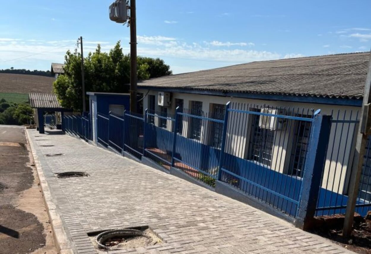 Novo passeio de acesso à Escola Municipal Pejuçara Novo passeio de acesso à Escola Municipal Pejuçara