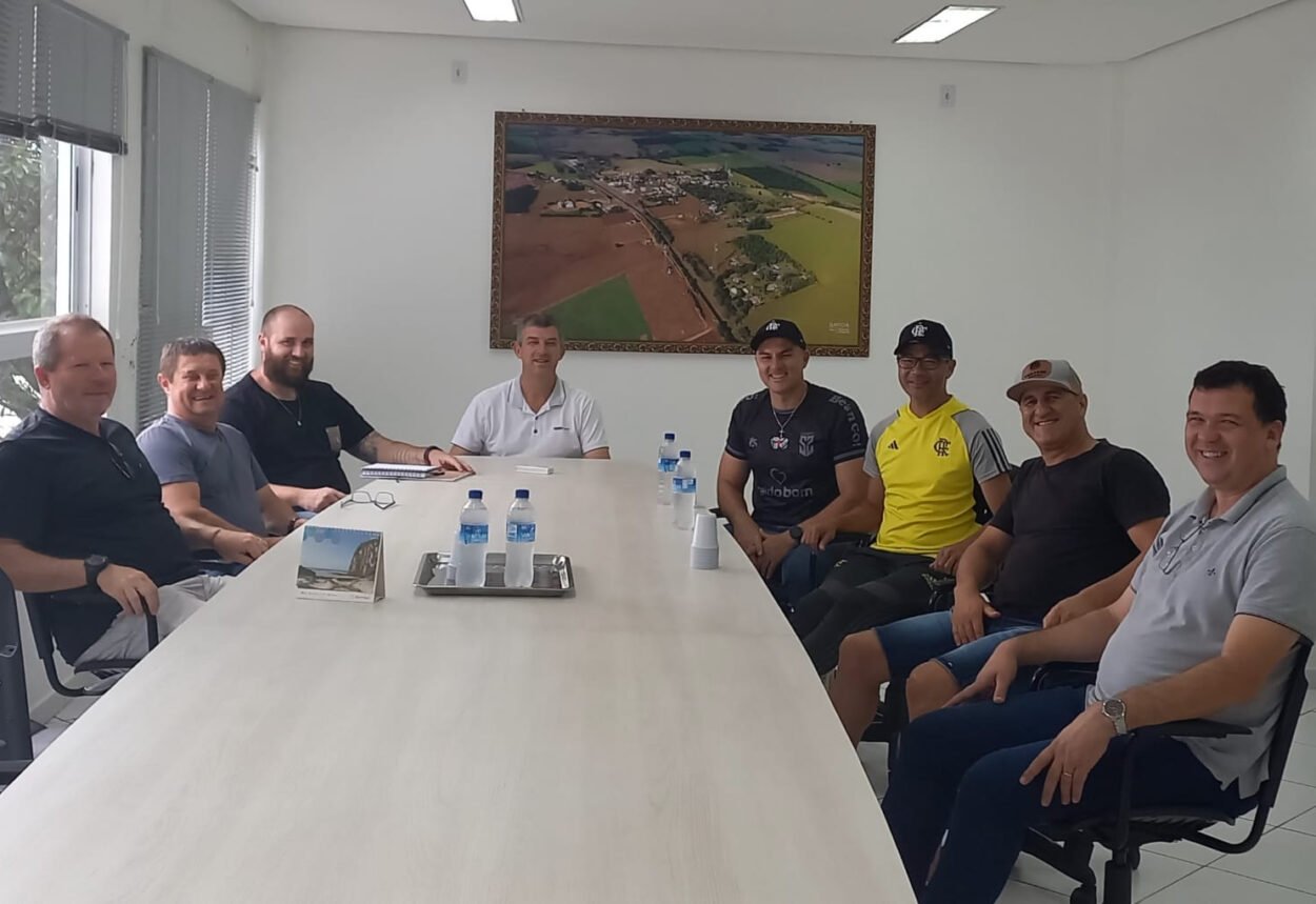 BOZANO RECEBE PROPOSTA PARA INSTALAÇÃO DE POLO DA ESCOLA DE FUTEBOL TRIESTE DO FLAMENGO.