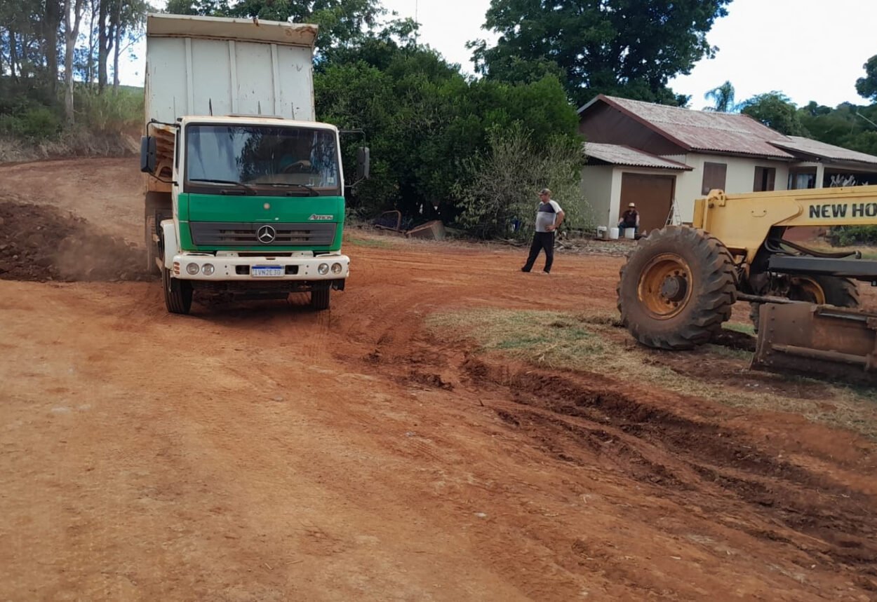 Secretaria de Obras segue com melhorias em estradas rurais