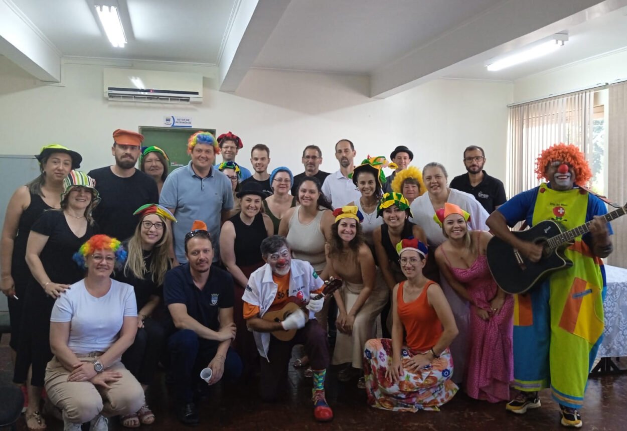 Devocional da Prefeitura tem a participação dos palhaços Drs. Só Riso