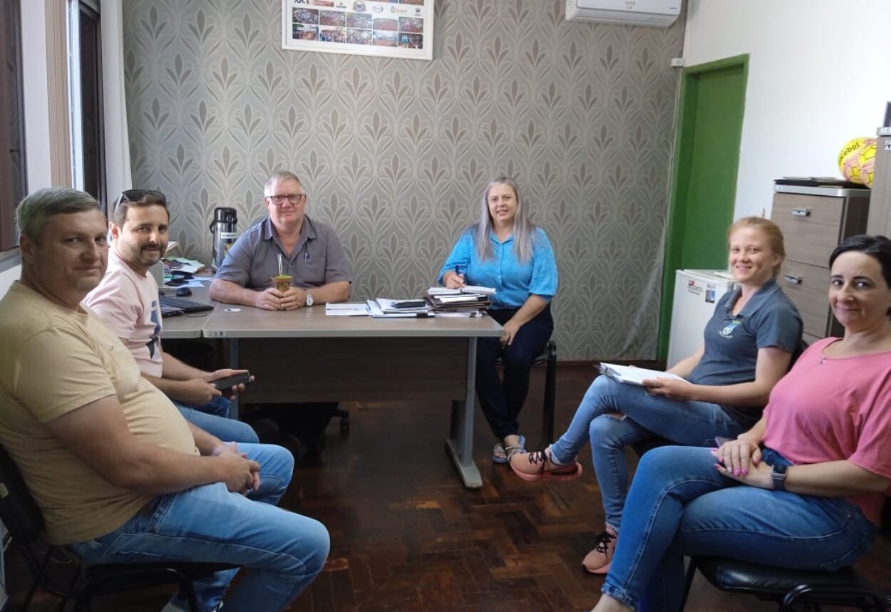 Município busca ampliação de mercado para agroindústrias Município busca ampliação de mercado para agroindústrias