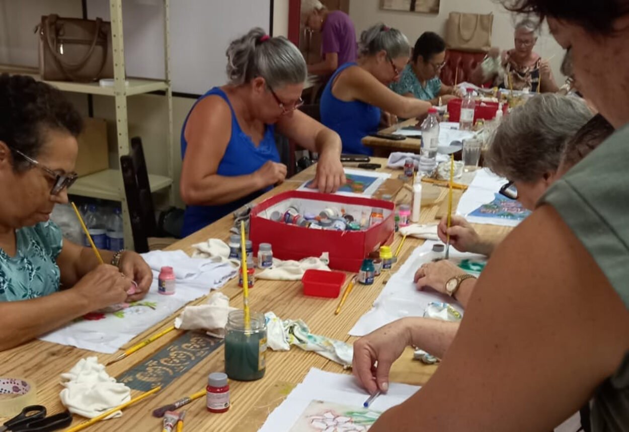 Gabinete da Primera-Dama e SMDS desenvolvem curso de pintura e tingimento em tecido