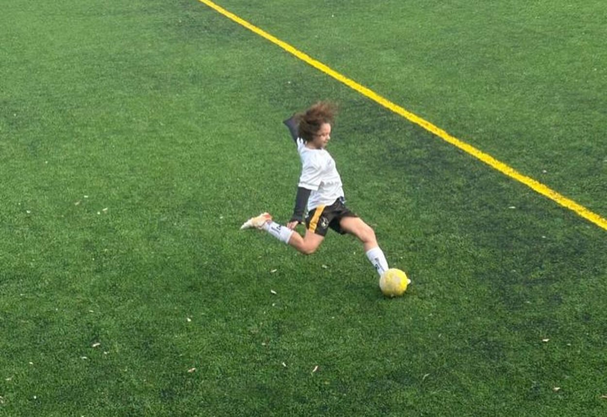 Izabelly Eduarda é Aprovada no Grêmio e Se Torna a Primeira Atleta Coronel-Barrense na Escola de Futebol Feminina do Clube