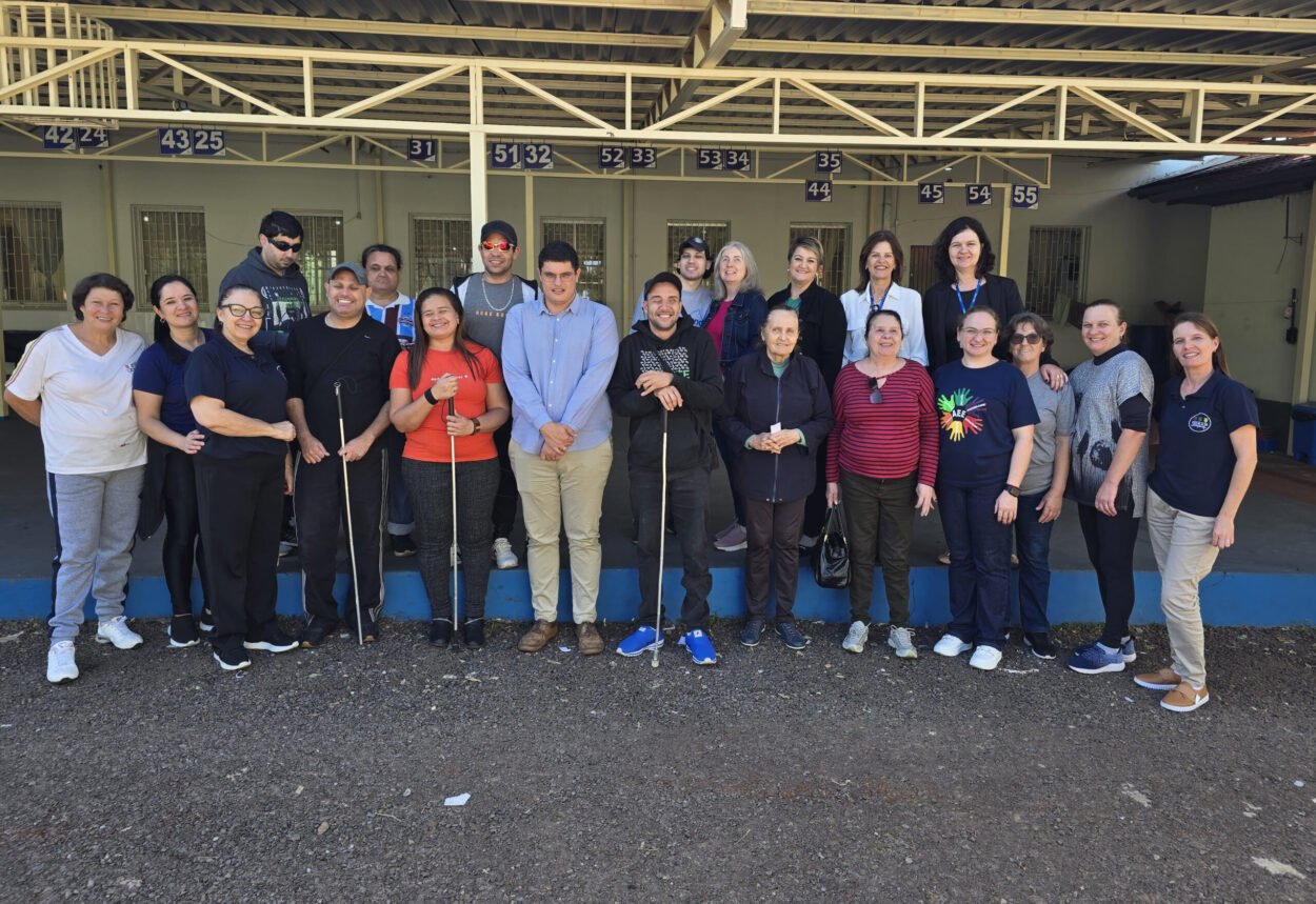 SMEd e Imeab recebem professor autista para diálogo sobre inclusão escolar