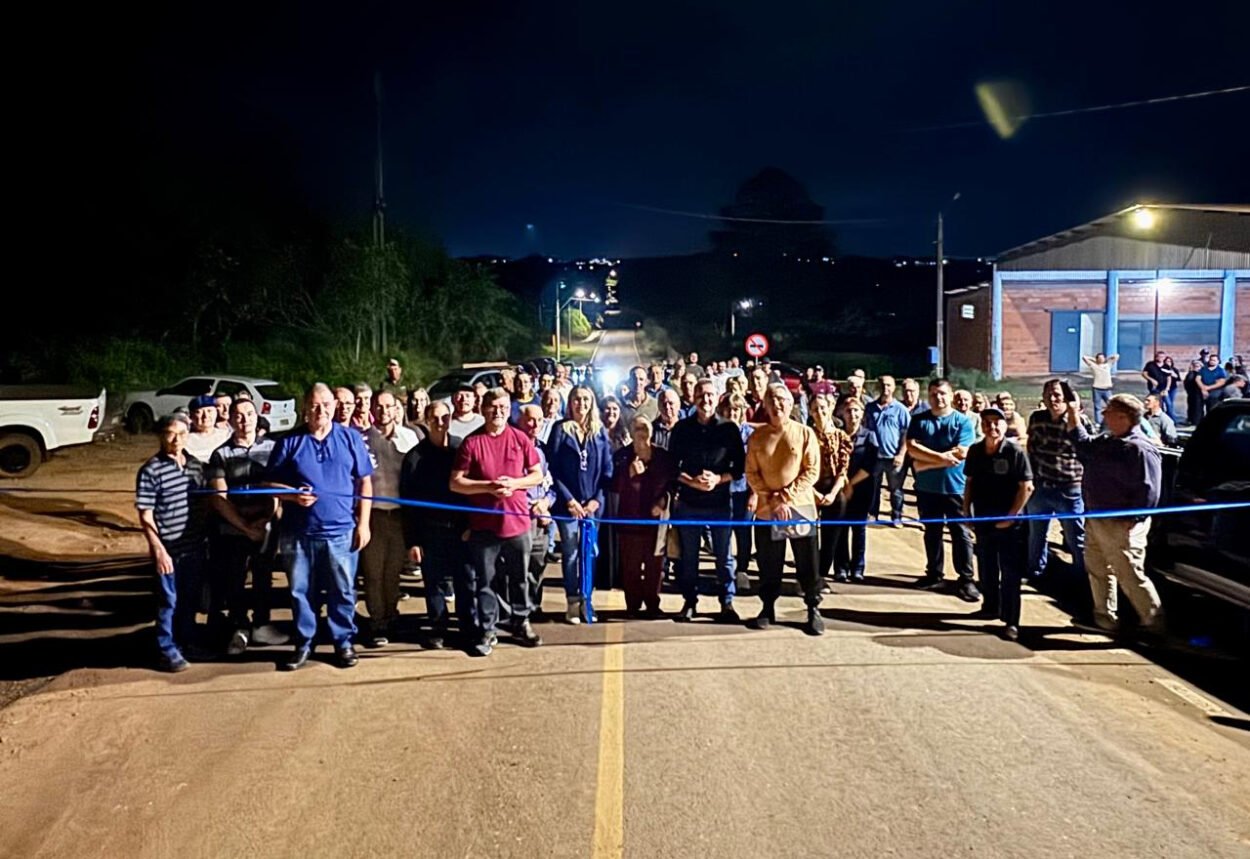 Da estrada de chão para o asfalto