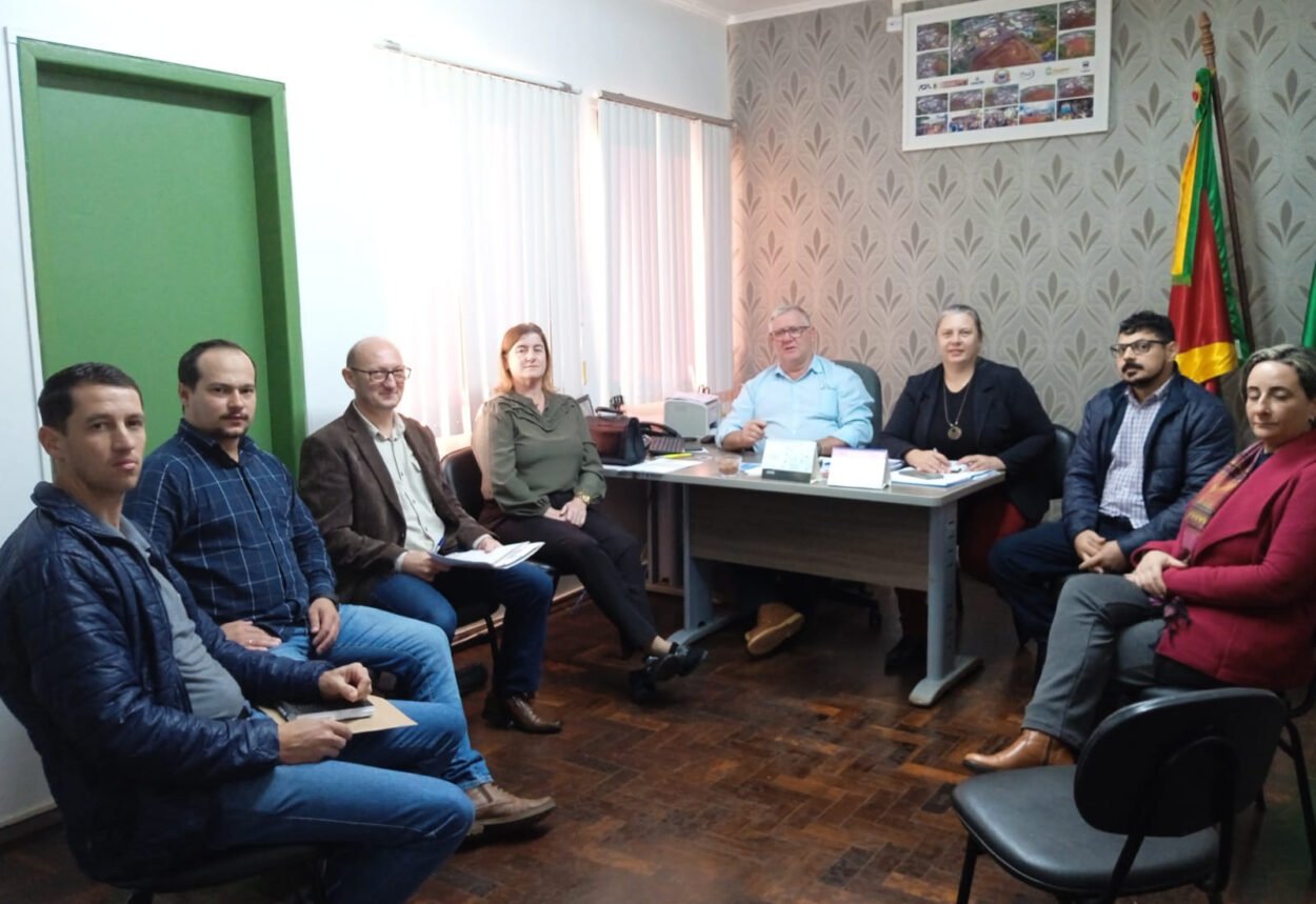 Promotora de Justiça visita Município e reforça importância da destinação correta do lixo eletrônico