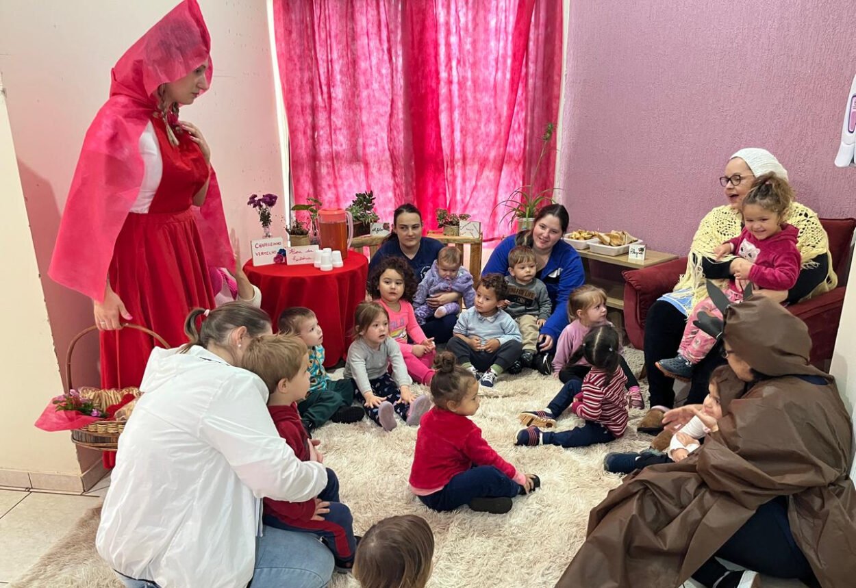 ERA UMA VEZ... UM MOMENTO MÁGICO NA EMEI!! ERA UMA VEZ... UM MOMENTO MÁGICO NA EMEI!!