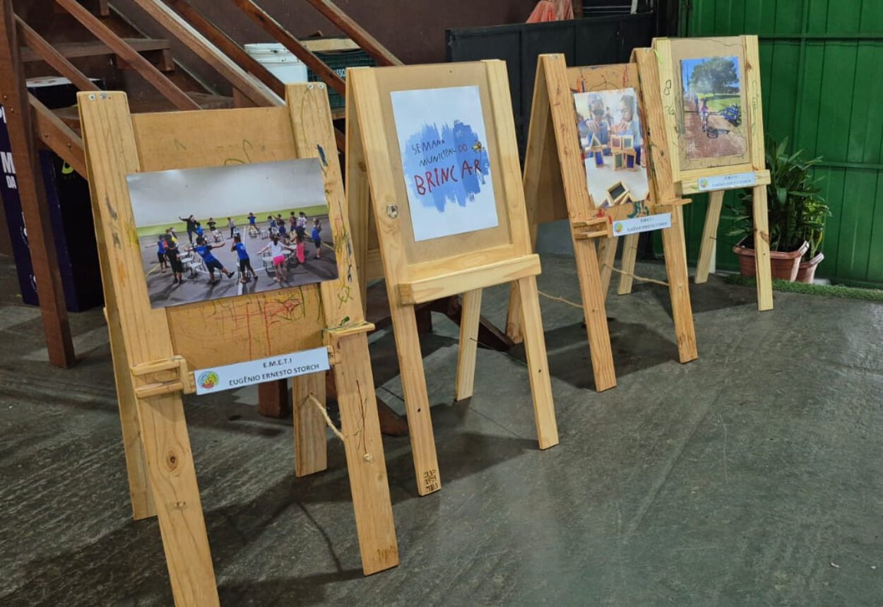 Escolas municipais realizam Exposição de Fotos durante a Semana Municipal do Brincar