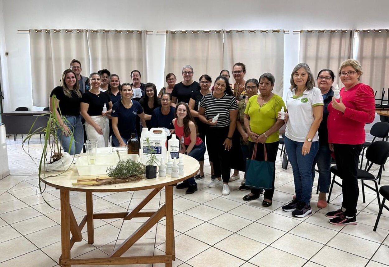Secretaria de Saúde promove oficina de Repelente Caseiro