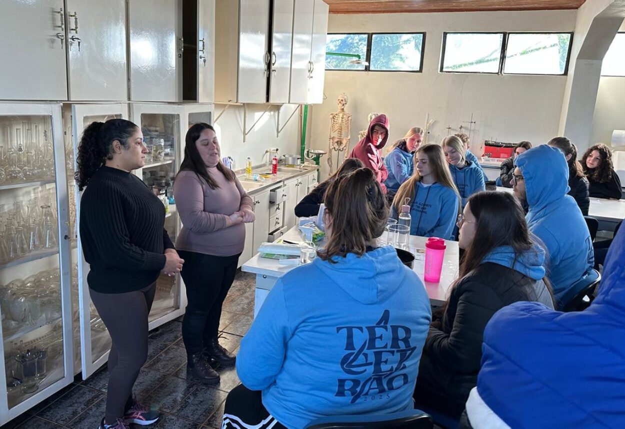 Oficina de sabonete artesanal une saúde e educação