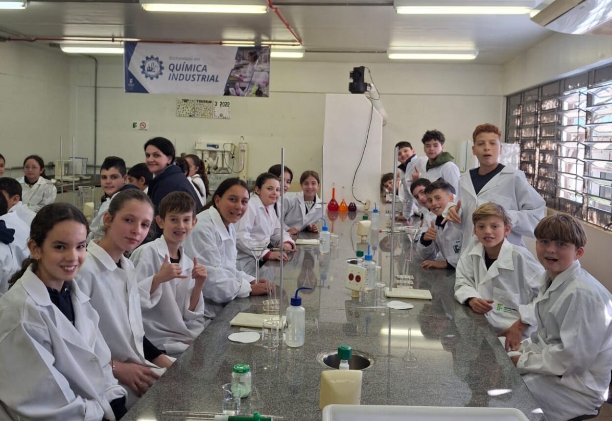 Alunos da Escola Municipal de Pejuçara participam de aula prática no IFFar