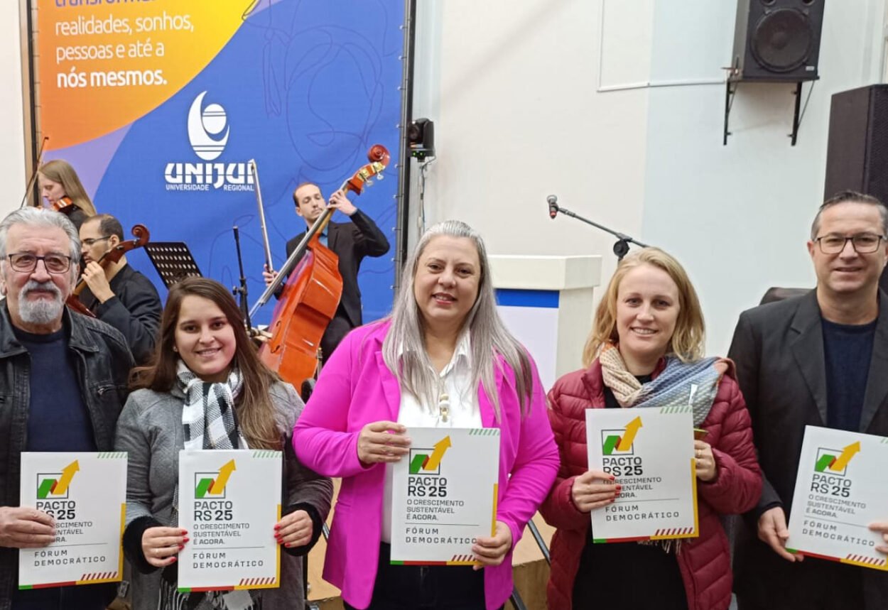 Representantes de Ajuricaba participam do Fórum Democrático em Santa Rosa