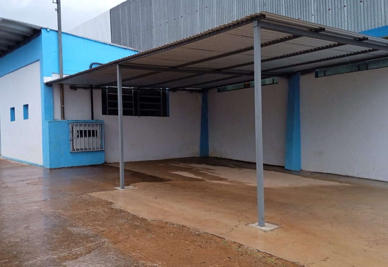 Município instala abrigo para alunos que aguardam transporte escolar