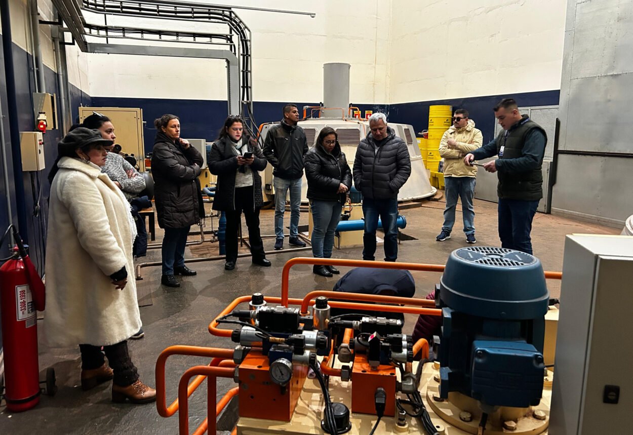 Professores da Rede Municipal visitam usina hidrelétrica da Ceriluz
