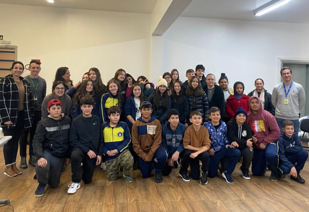 Parceria entre IFFar e Prefeitura de Pejuçara promove atividade prática de Robótica com alunos da E.M.E.F.