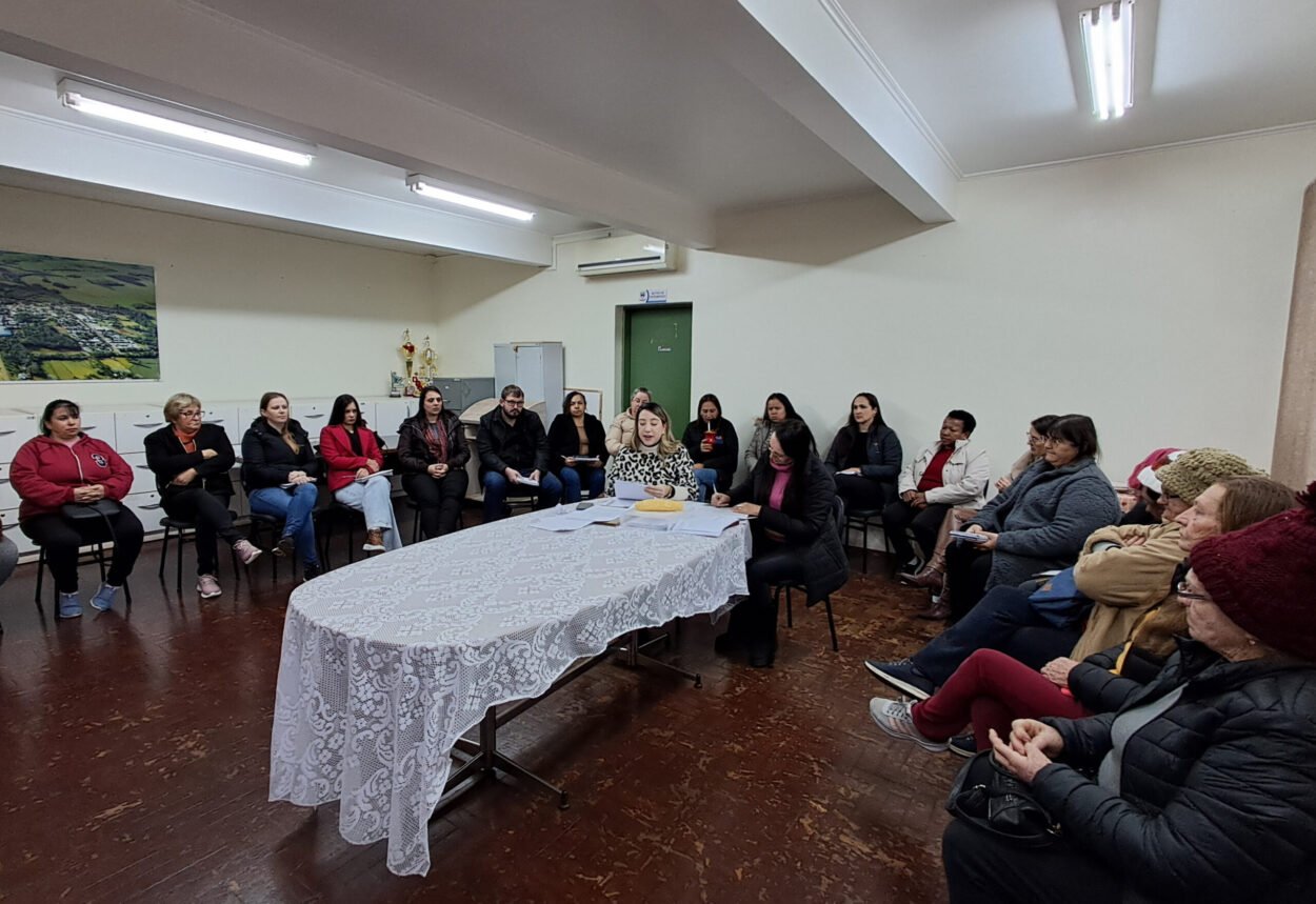 Reunião antecipa a 9ª Conferência Municipal de Assistência Social Reunião antecipa a 9ª Conferência Municipal de Assistência Social